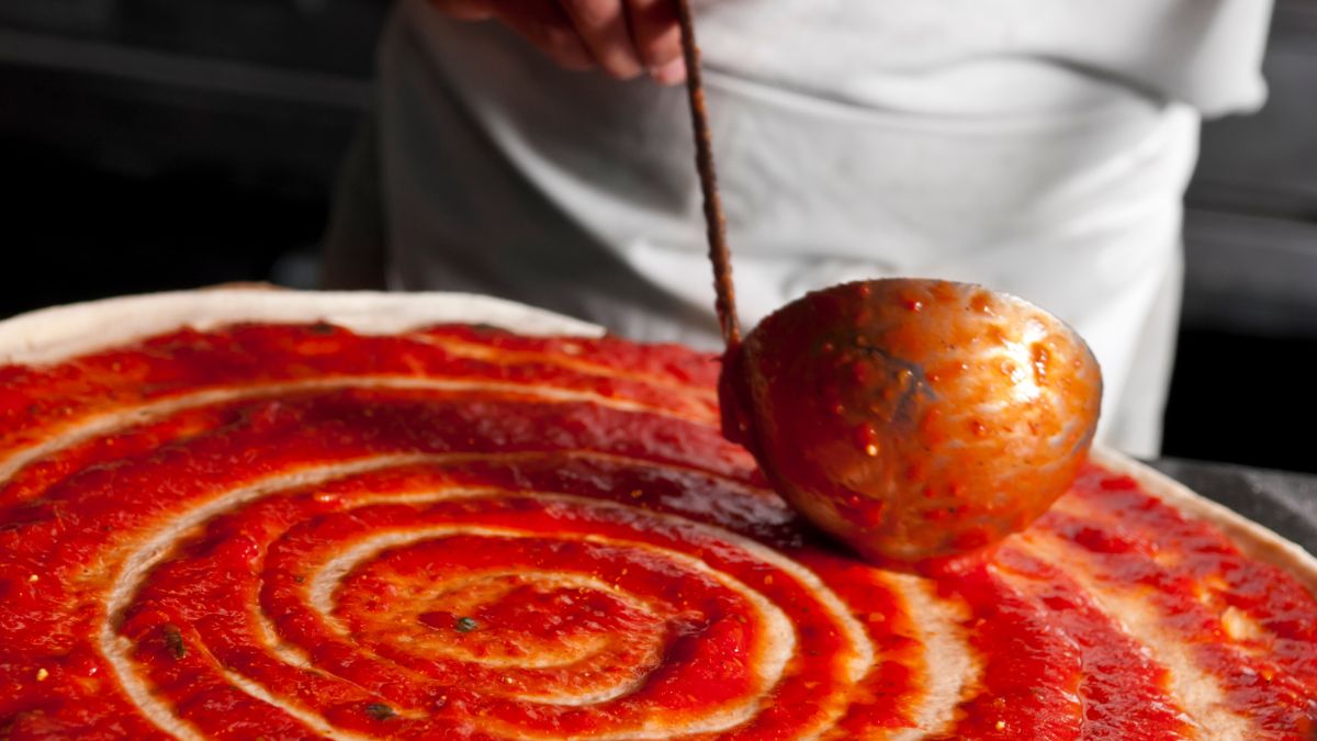Maggio al Luna Blu: Pizza Tradizionale Campana, Gusto e Passione a Parma | Piatti Campani e Locali Forno a Legna Musica Parcheggio Wifi Cucina Casalinga Dehors