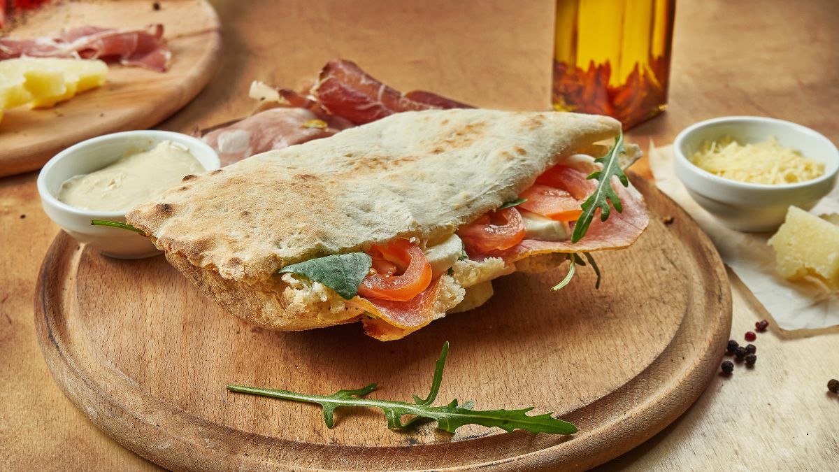 Il panuozzo napoletano: la specialità campana che ha conquistato Parma | Piatti Campani e Locali Forno a Legna Musica Parcheggio Wifi Cucina Casalinga Dehors